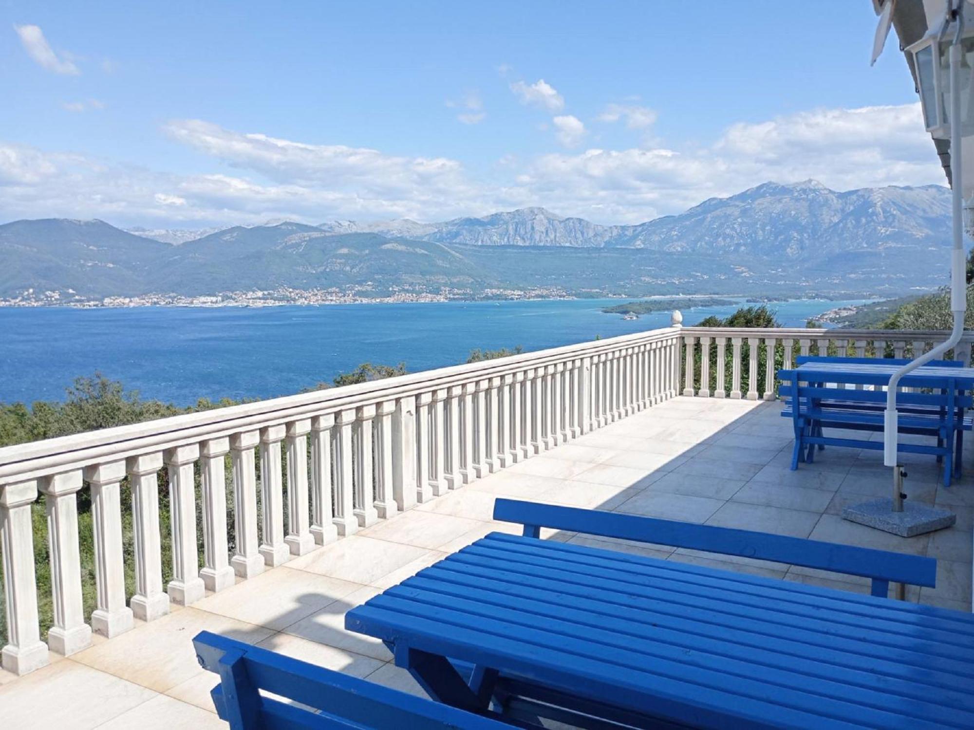 Apartments Vidikovac Tivat Bagian luar foto