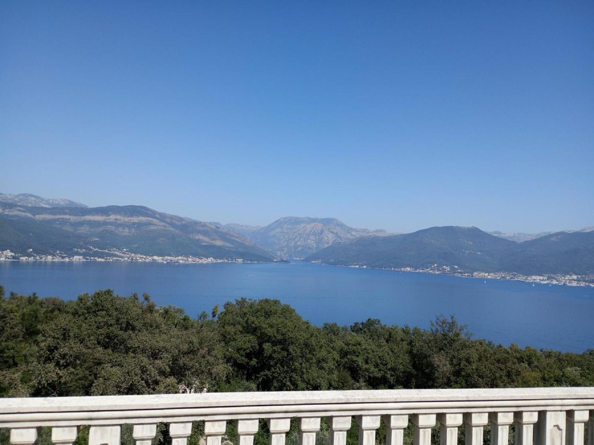 Apartments Vidikovac Tivat Bagian luar foto