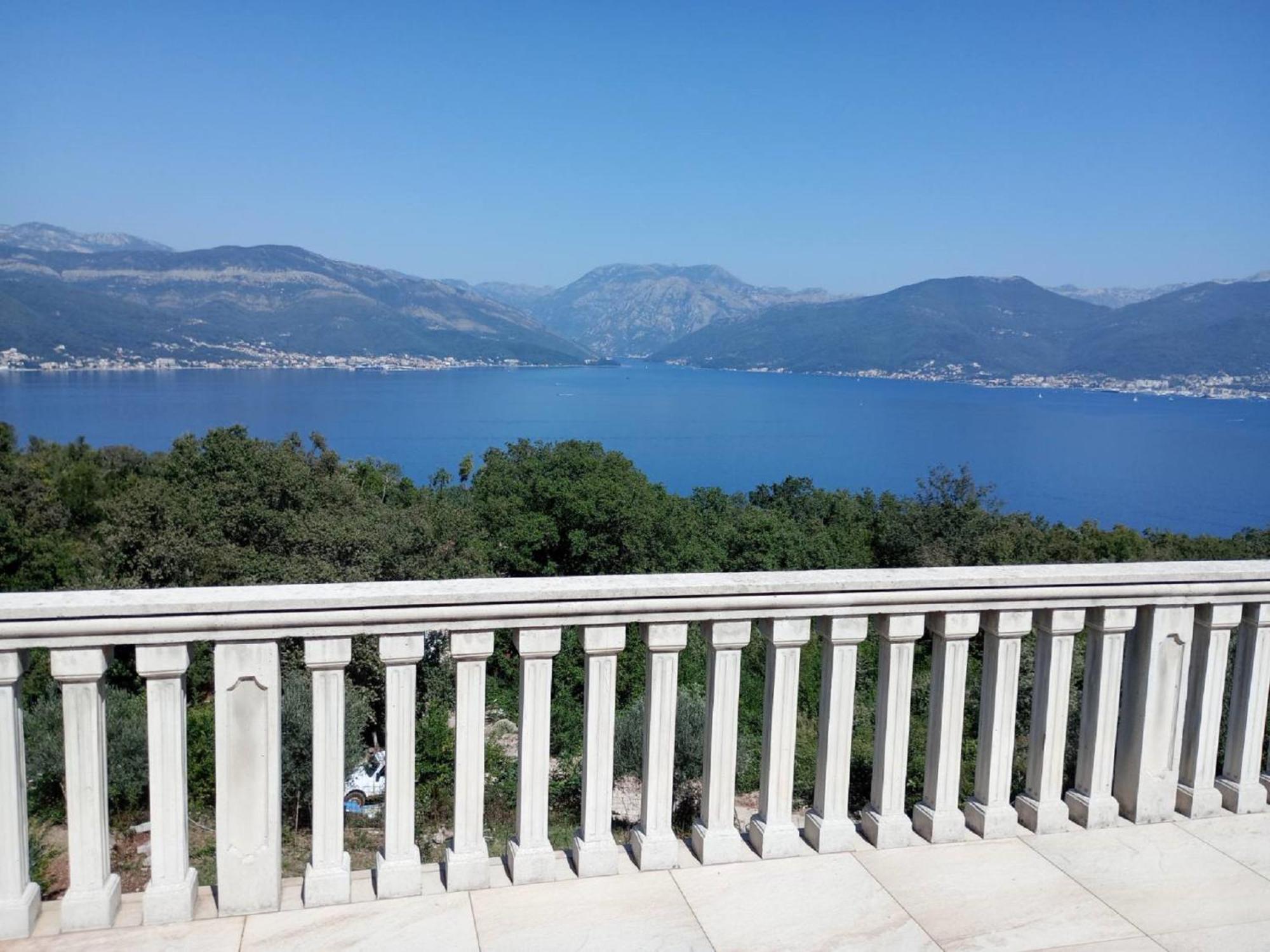 Apartments Vidikovac Tivat Bagian luar foto
