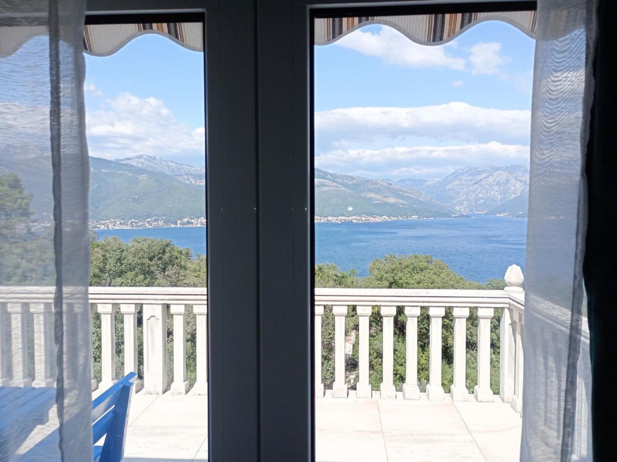 Apartments Vidikovac Tivat Bagian luar foto