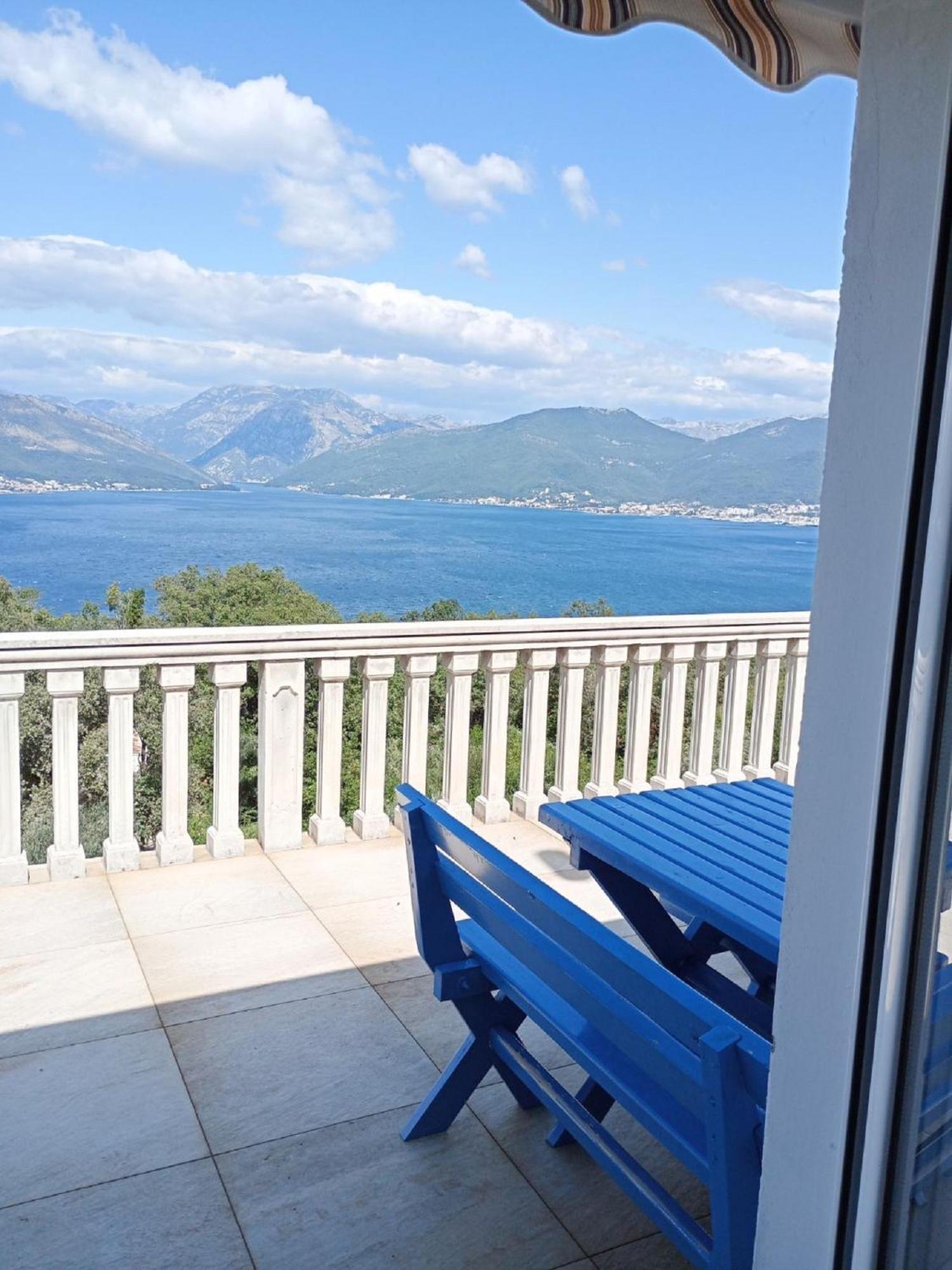Apartments Vidikovac Tivat Bagian luar foto