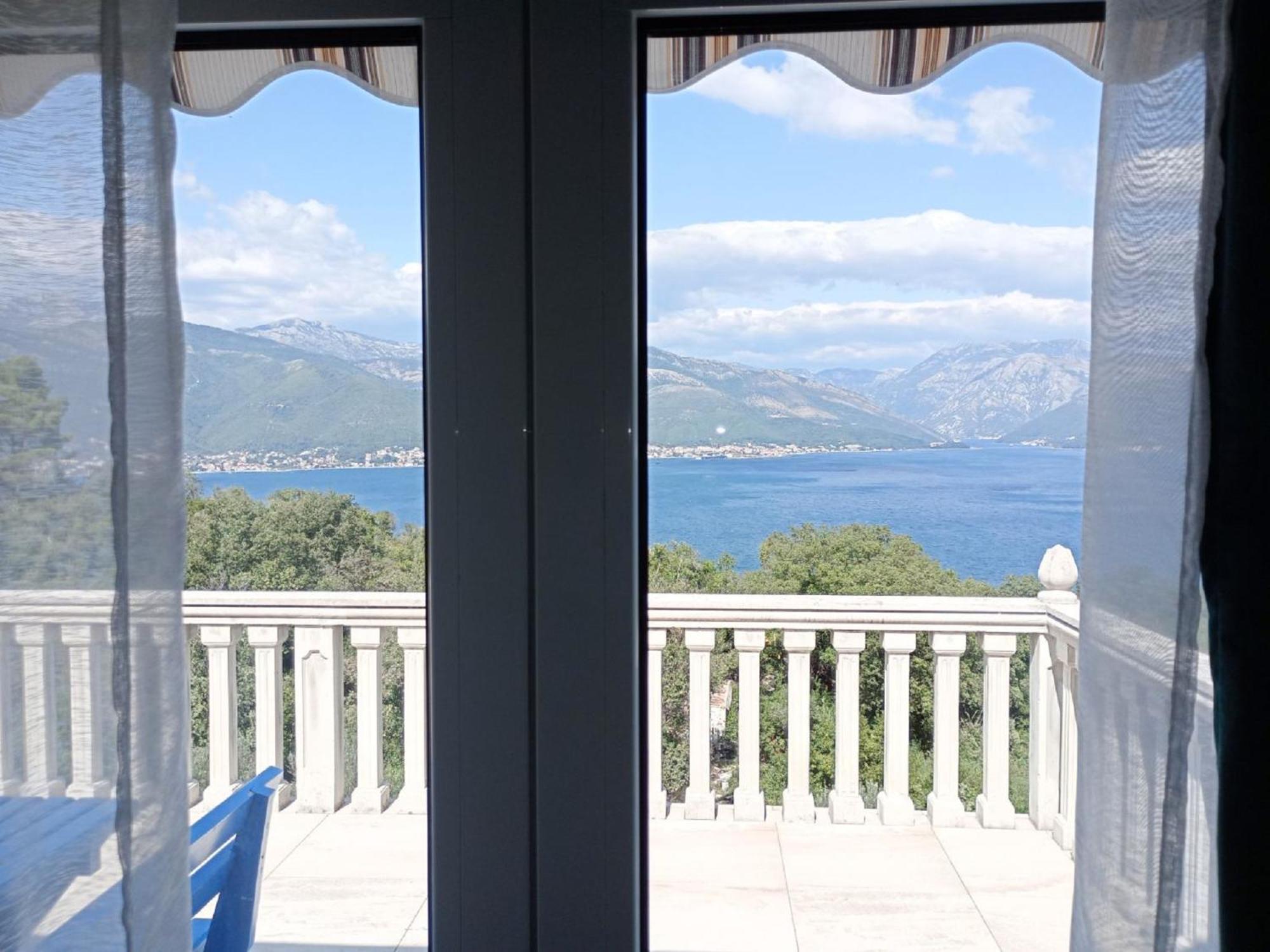 Apartments Vidikovac Tivat Bagian luar foto