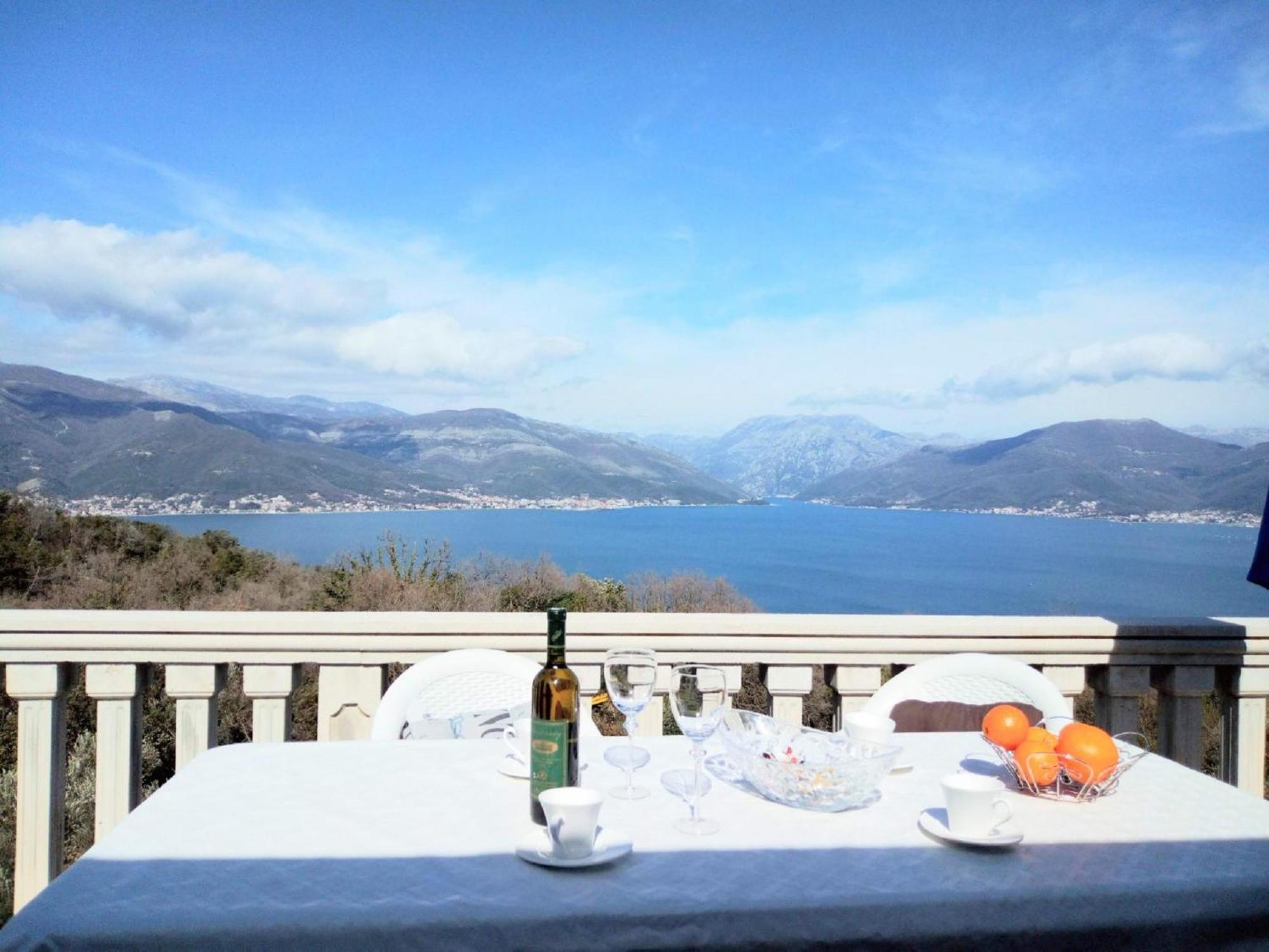Apartments Vidikovac Tivat Bagian luar foto